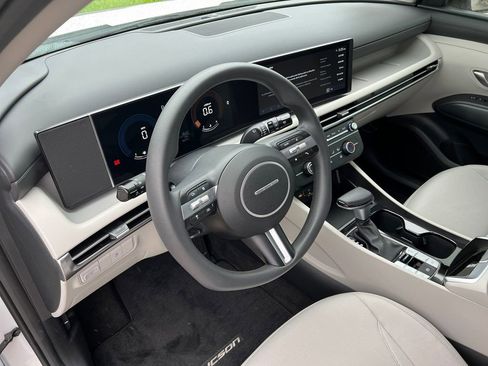 Used 2025 Hyundai Tucson SE FWD image 18