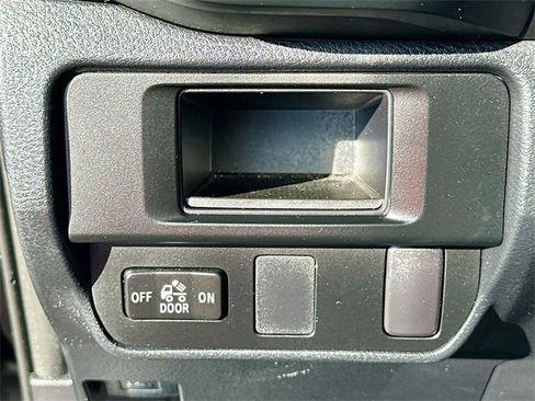 Used 2016 Toyota Tacoma SR image 10