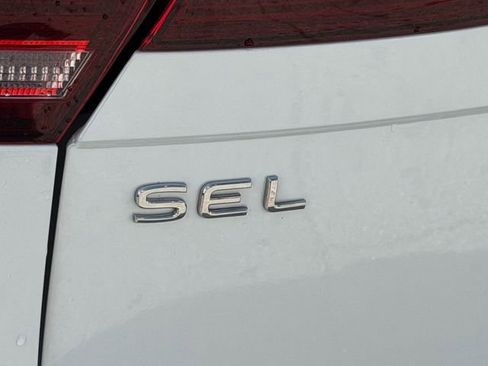 Used 2022 Volkswagen Tiguan SEL R-Line AWD/4WD image 11