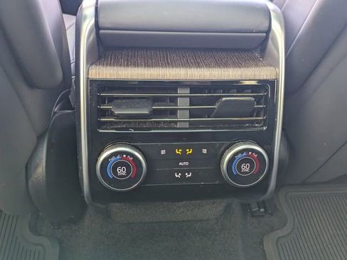 Used 2023 Land Rover Range Rover Long Wheelbase SE image 18