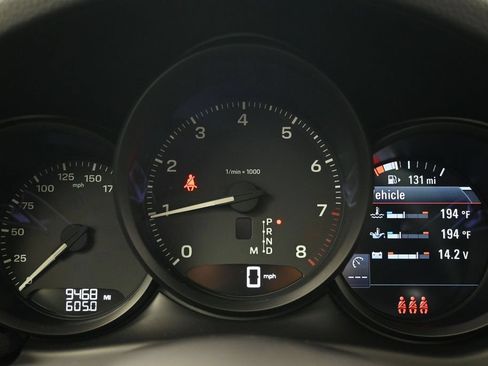 Used 2025 Porsche Macan AWD/4WD image 24
