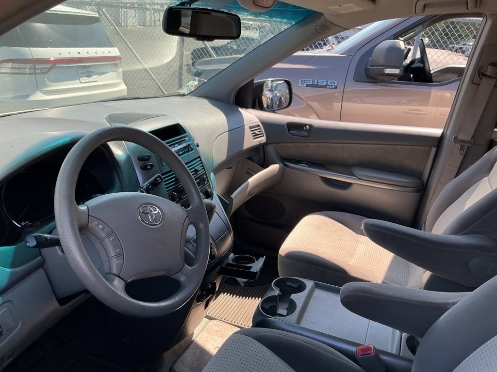 Used 2009 Toyota Sienna CE FWD image 10