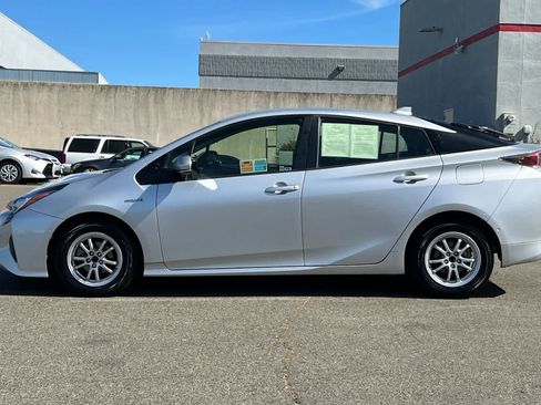 Used 2017 Toyota Prius Two w/ Prius Two Safety Plus Package image 9