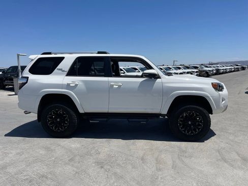 Used 2018 Toyota 4Runner TRD Off-Road Premium AWD/4WD image 3