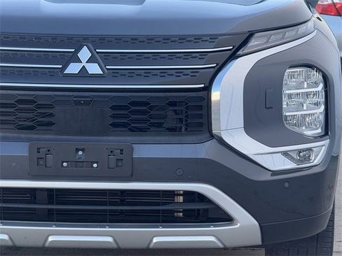 Used 2024 Mitsubishi Outlander SE image 9