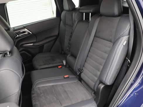 Used 2022 Mitsubishi Outlander SE image 12