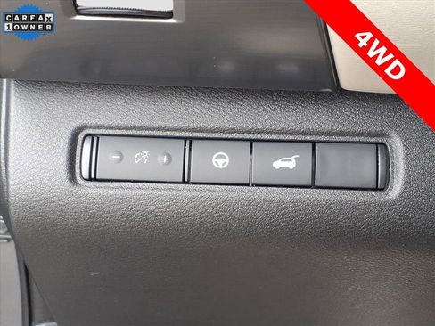 Used 2023 Nissan Pathfinder SL image 16