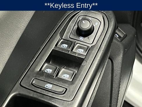 Used 2023 Volkswagen Taos SE image 17