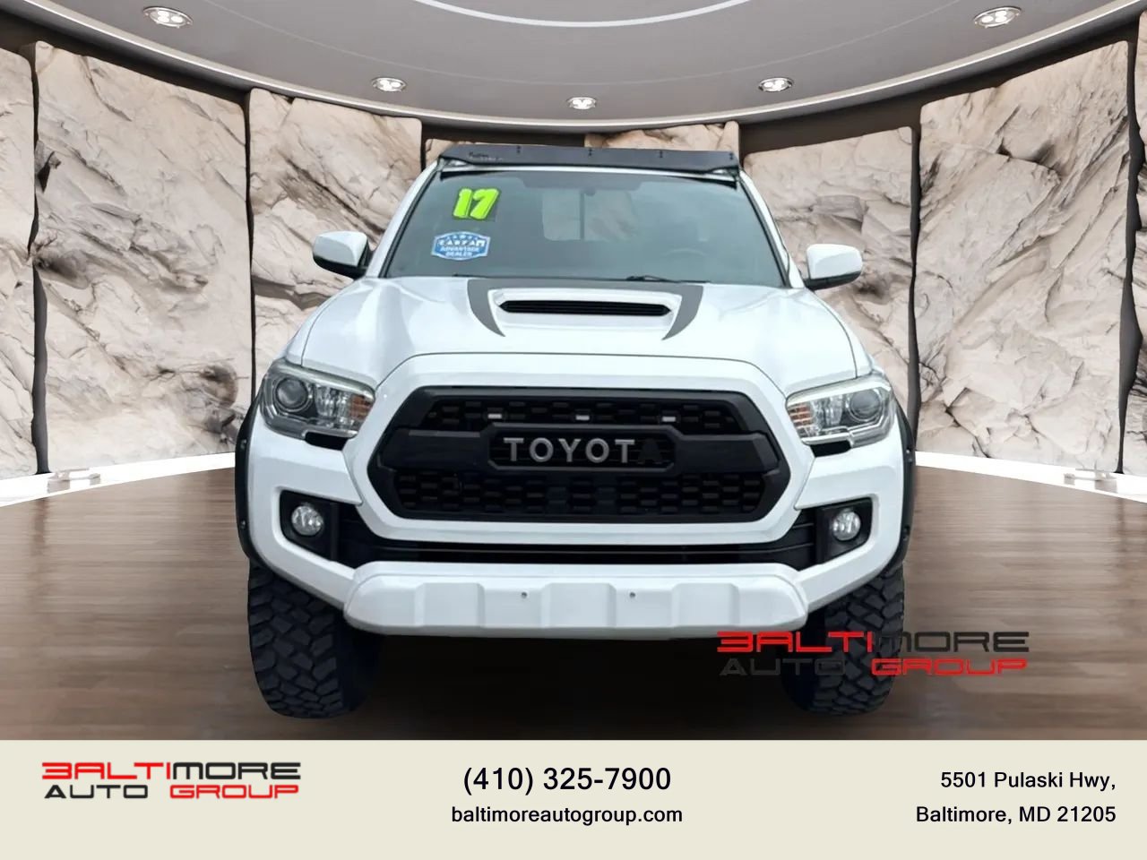 Used 2017 Toyota Tacoma TRD Sport w/ Tow Package (A/T) AWD/4WD image 2