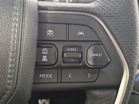 Used 2025 Toyota Tacoma TRD Sport AWD/4WD image 15