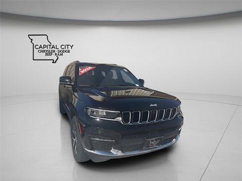 Used 2024 Jeep Grand Cherokee L Limited w/ Luxury Tech Group II image 4