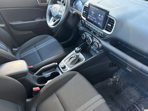 Used 2025 Hyundai Venue SEL FWD image 17