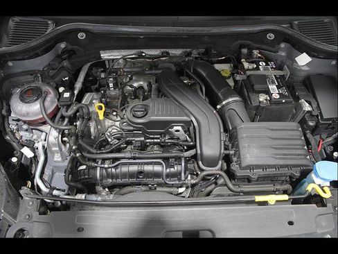 Certified 2022 Volkswagen Taos SE FWD image 20