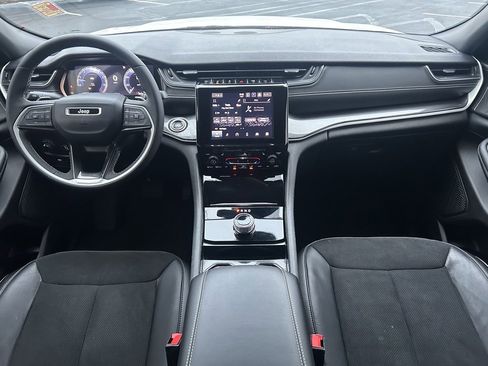 Used 2023 Jeep Grand Cherokee Altitude image 18