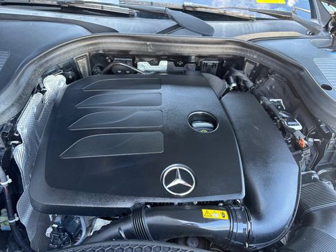 Used 2021 Mercedes-Benz GLC 300 w/ Premium Package image 17