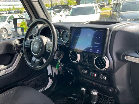 Used 2016 Jeep Wrangler Unlimited Sahara w/ Connectivity Group image 20