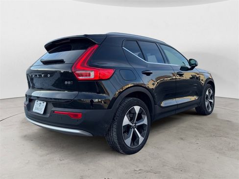 Certified 2025 Volvo XC40 B5 Core image 28