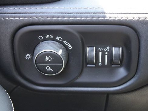 Used 2026 RAM 2500 Limited AWD/4WD image 29