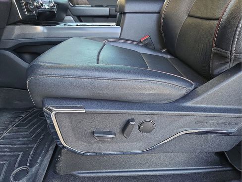 Used 2024 Ford F250 Lariat w/ Black Appearance Package image 19