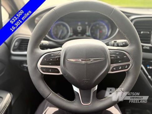 Used 2026 Chrysler Pacifica Select FWD image 15