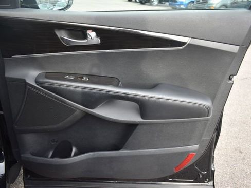 Used 2019 Kia Sorento L image 40