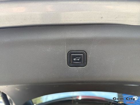 Used 2023 Buick Enclave Premium w/ Trailering Package, 5000 lbs. AWD/4WD image 10
