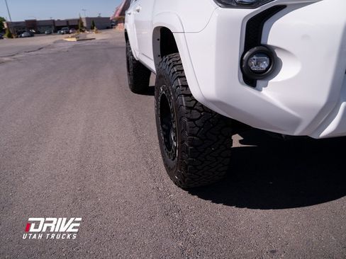 Used 2022 Toyota 4Runner SR5 image 9