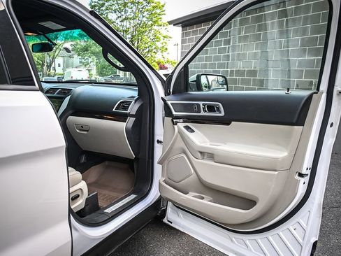 Used 2014 Ford Explorer Limited w/ Equipment Group 301A AWD/4WD image 19