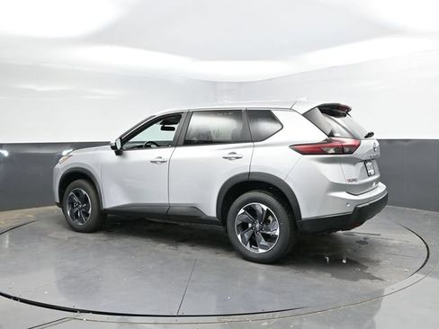 Used 2025 Nissan Rogue SV AWD/4WD image 10