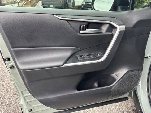 Used 2022 Toyota RAV4 XLE Premium image 10