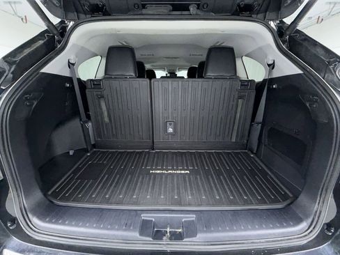 Certified 2024 Toyota Highlander XLE AWD/4WD image 17