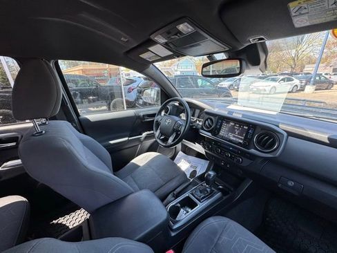 Used 2019 Toyota Tacoma TRD Sport AWD/4WD image 23