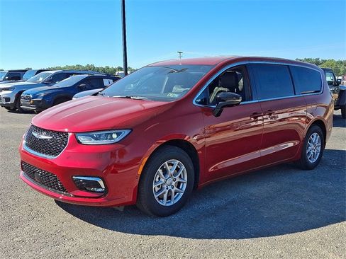 New 2026 Chrysler Pacifica Select image 6