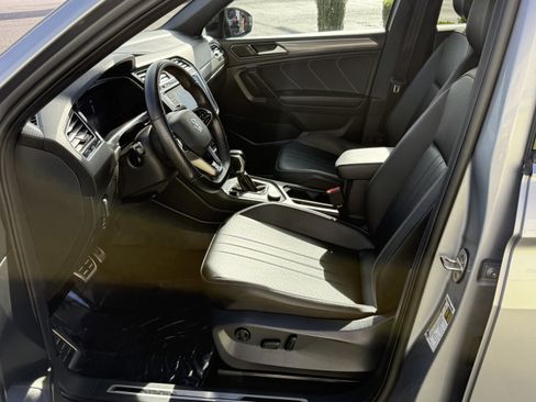 Used 2023 Volkswagen Tiguan SE R-Line image 15