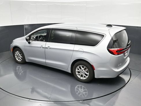 Used 2024 Chrysler Pacifica Touring-L FWD image 49