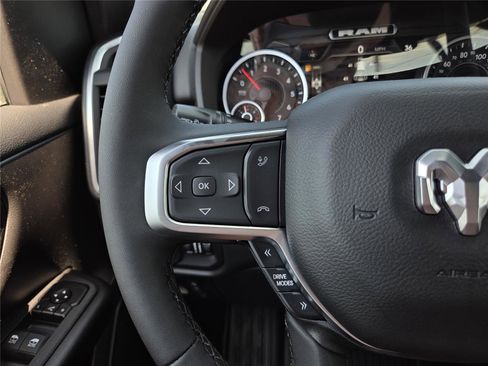 New 2026 RAM 1500 4x4 Crew Cab image 28