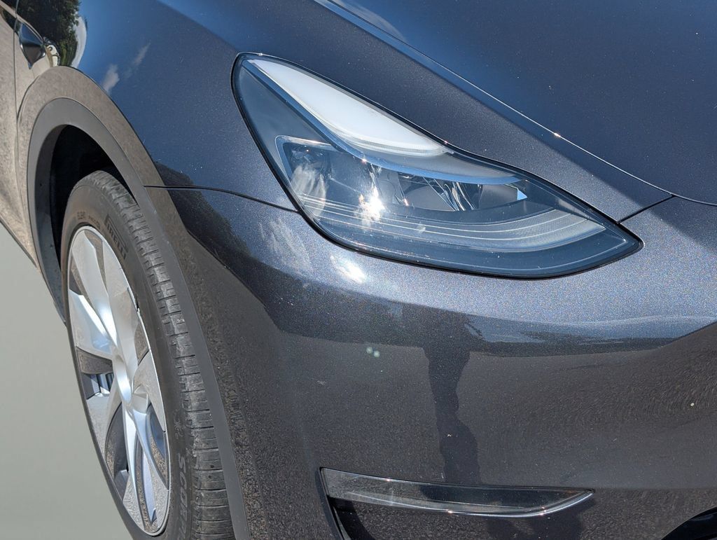 Used 2024 Tesla Model Y Long Range AWD/4WD image 9