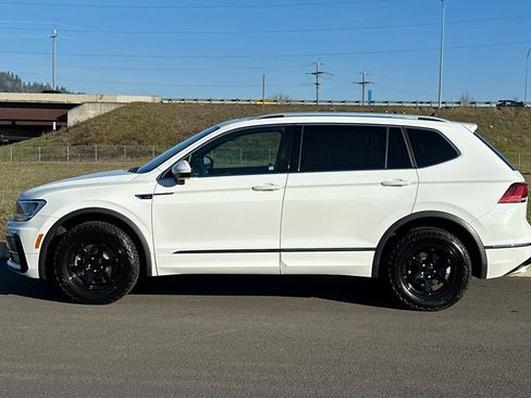 Used 2019 Volkswagen Tiguan SEL R-Line w/ 3rd Row Seat Package image 6