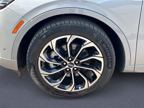 Used 2024 Lincoln Nautilus Reserve image 14