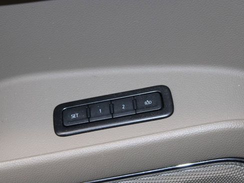 Used 2018 Chevrolet Suburban Premier image 28