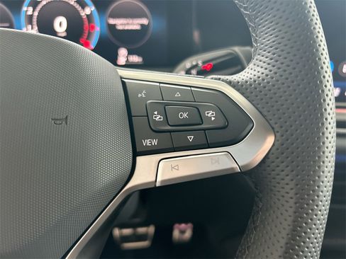 New 2026 Volkswagen Tiguan SE R-Line image 19