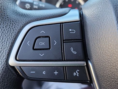 Used 2023 Toyota Highlander L image 24