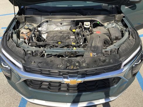 Used 2025 Chevrolet Trax LT FWD image 19