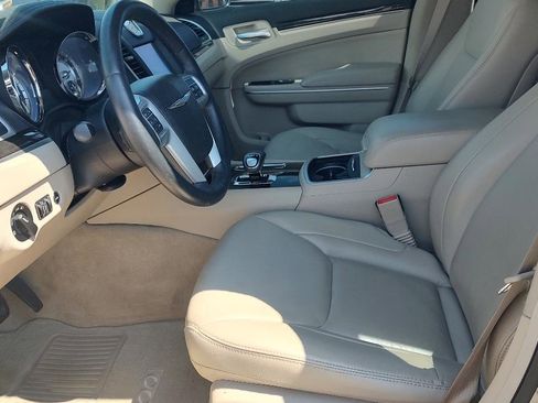Used 2014 Chrysler 300 RWD image 9
