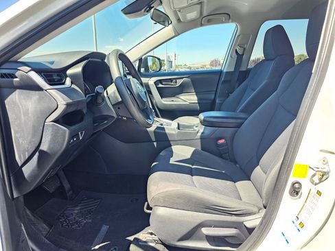 Used 2019 Toyota RAV4 LE AWD/4WD image 19