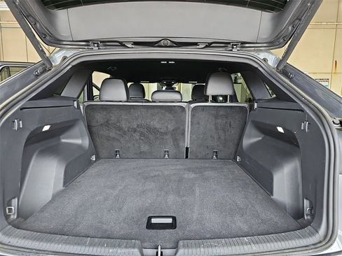 Used 2024 Volkswagen Atlas Cross Sport SE image 12