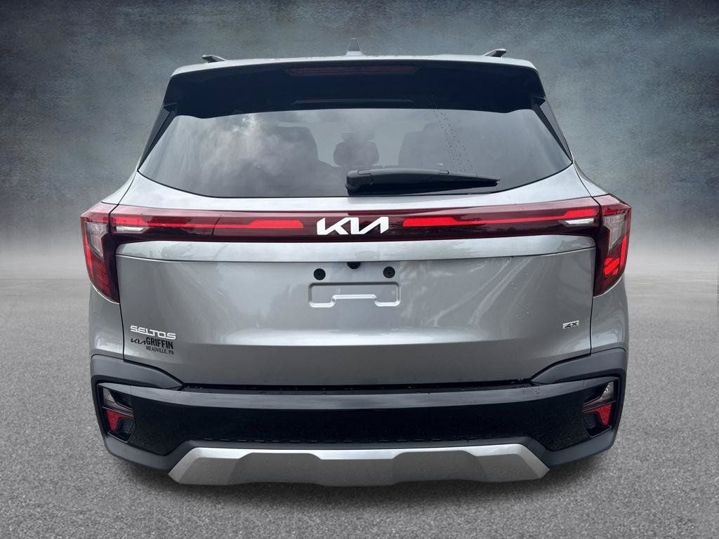 Used 2024 Kia Seltos EX AWD/4WD image 6
