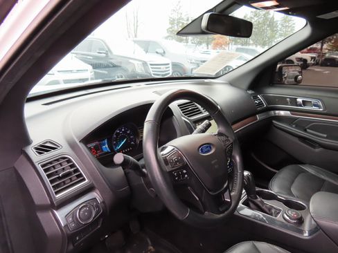 Used 2018 Ford Explorer Limited w/ Equipment Group 301A image 12