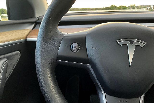 Used 2023 Tesla Model Y Long Range AWD/4WD image 11