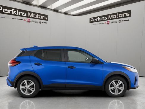Used 2022 Nissan Kicks S w/ Interior Electronics Package FWD image 6